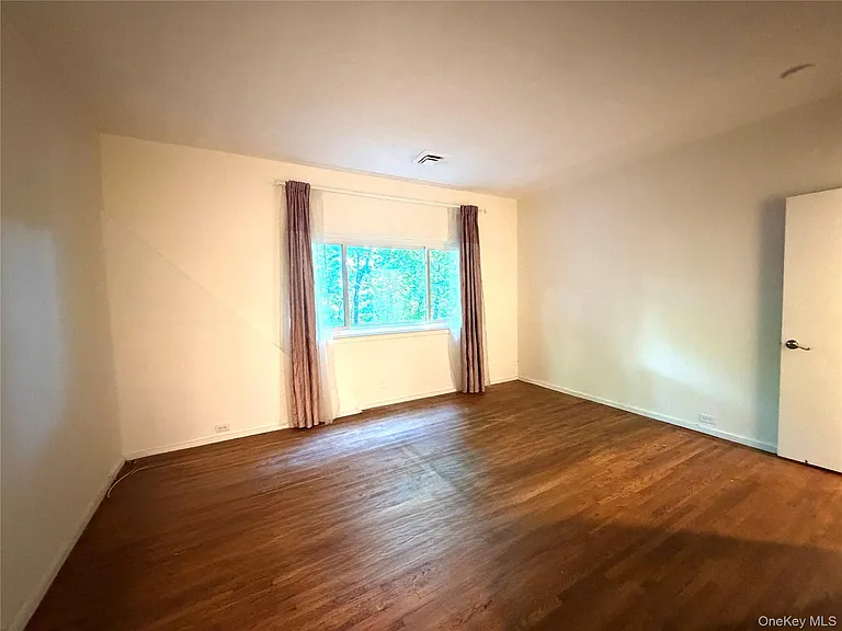 77 Sands Point Rd #1 — Photo 8