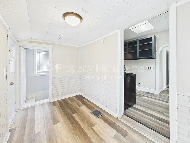 1222 S 40th St — Photo 15