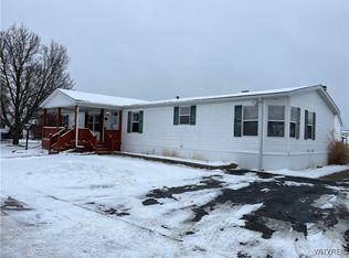 634 Birchwood Dr, Lockport, NY 14094