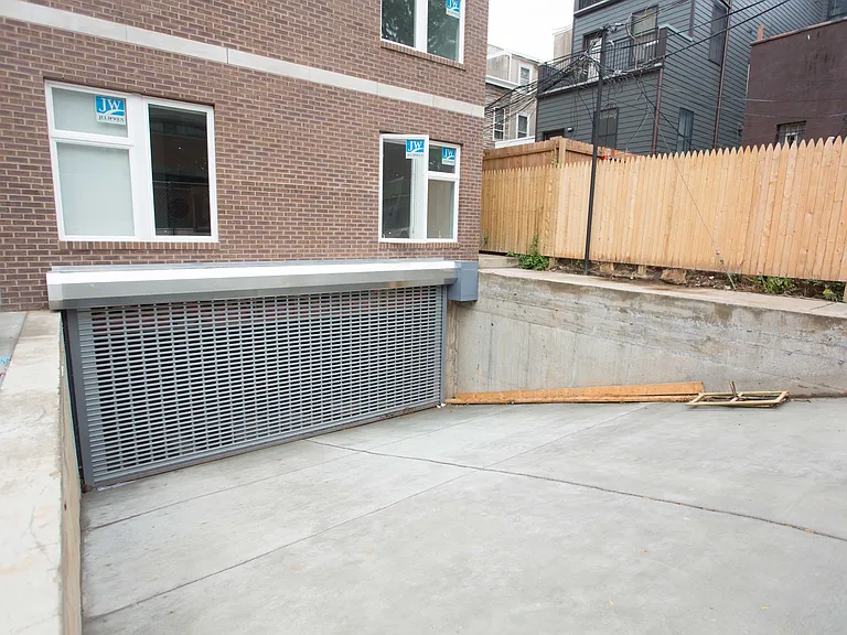 Girard Flats — Photo 21