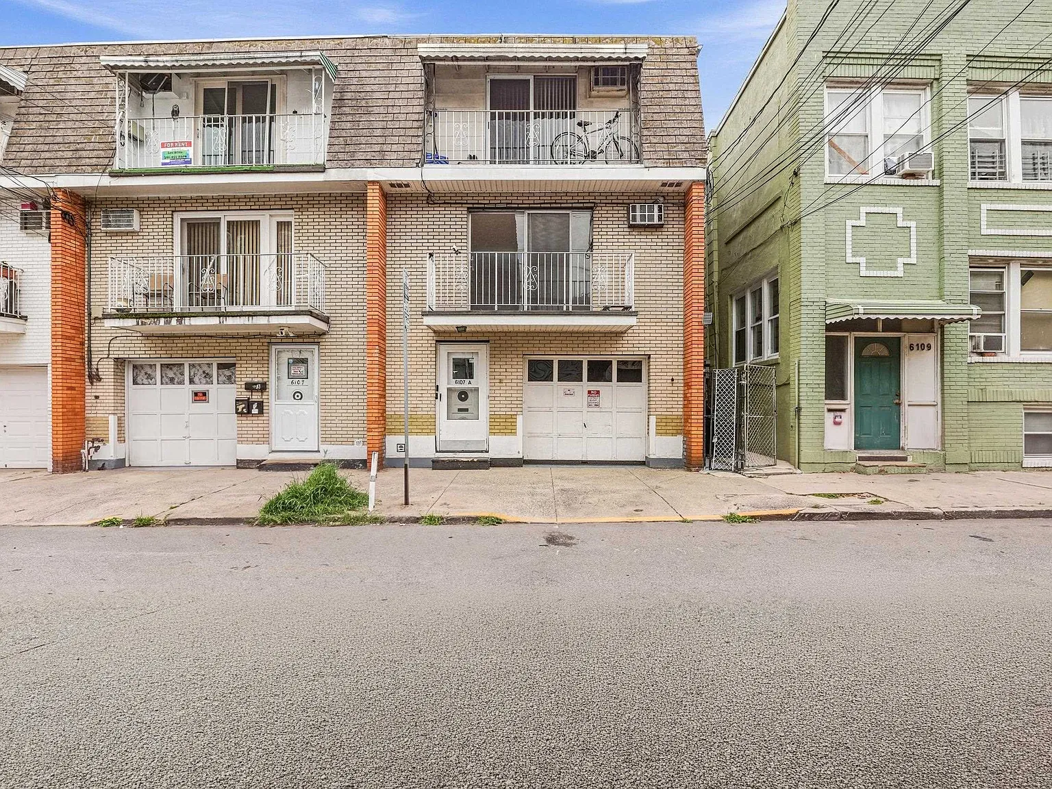 2 bed, 1.0 bath, $2,850 — Photo 1