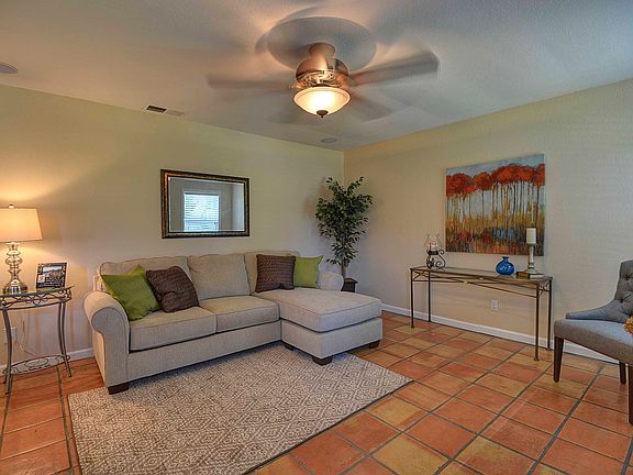 5th image of 613 Flower Dr