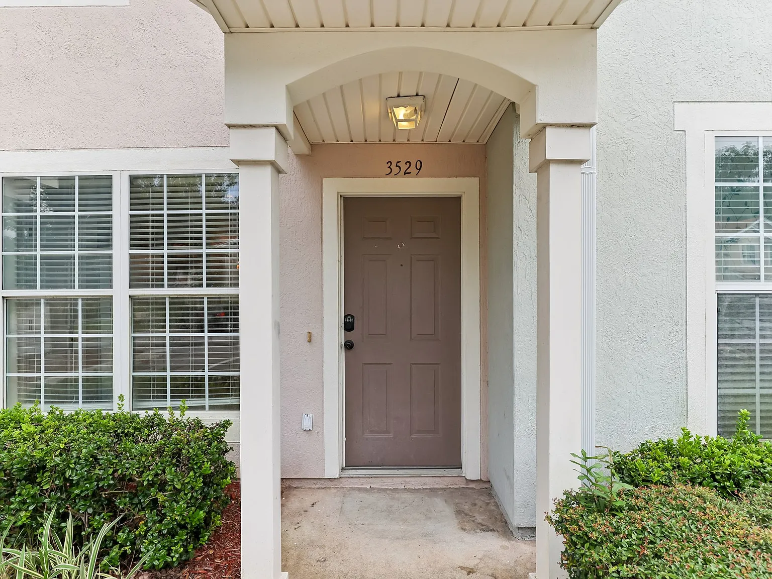 2 bed, 2.5 bath, 1184 sqft, $1,620 — Photo 2