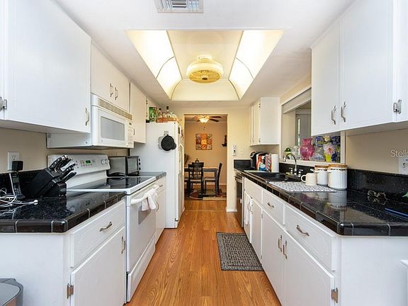 4th image of 2186 Bramblewood Dr N