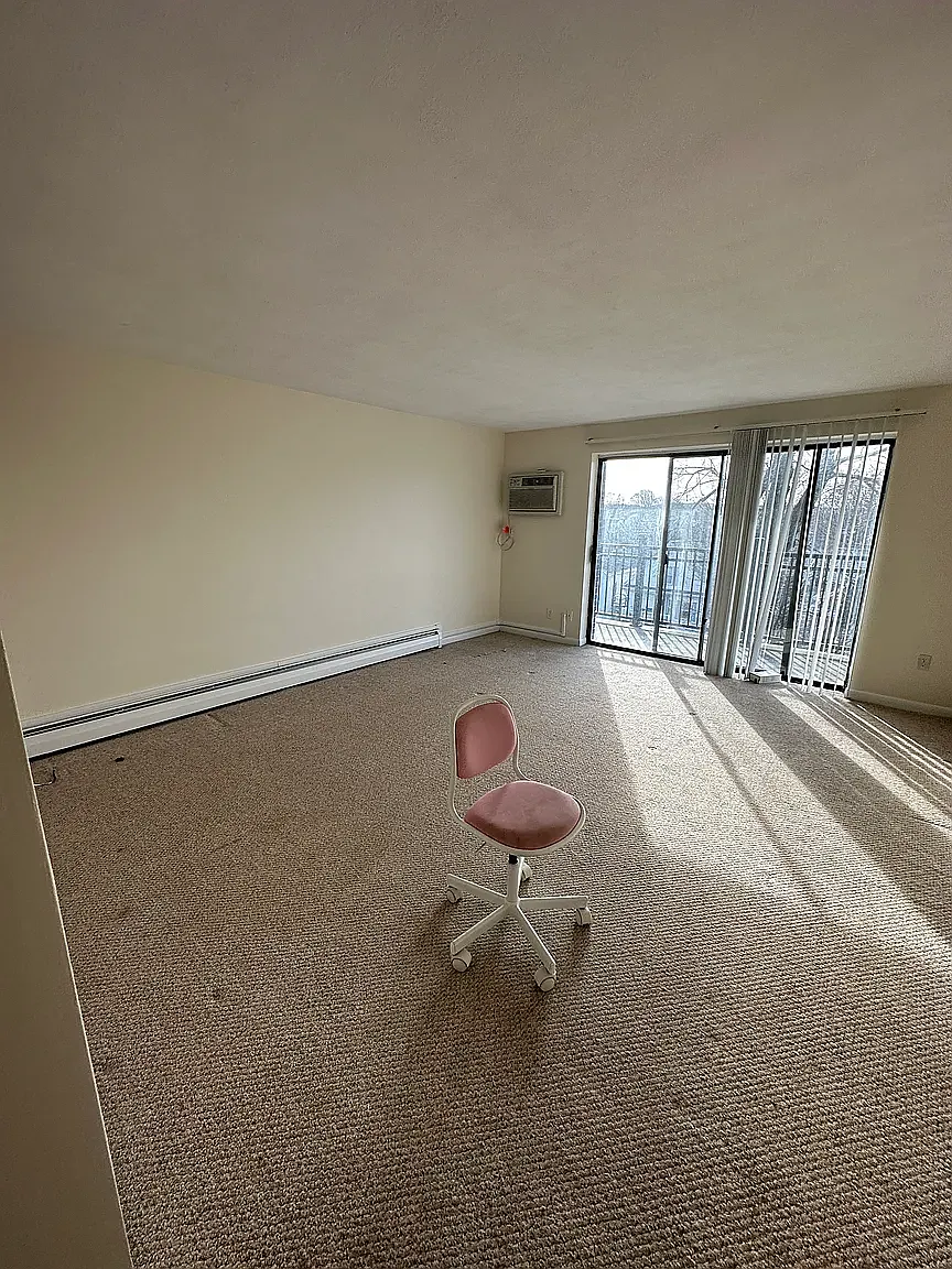 Studio, 99999 sqft, $2,100 — Photo 1