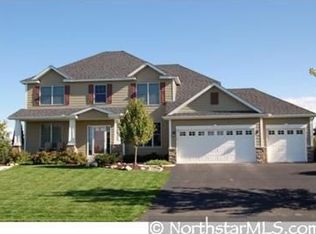 8485 Kelzer Pond Dr, Victoria, MN 55386