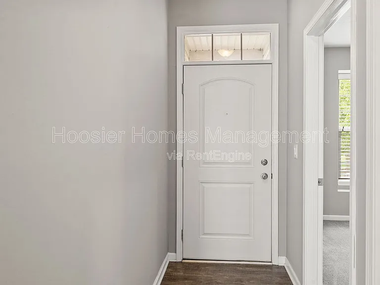 556 Dylan Dr — Photo 4