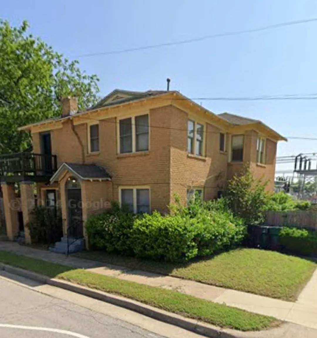 3110 1/2 N Lake Ave — Photo 1