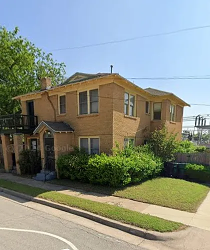 3110 1/2 N Lake Ave Photo 1