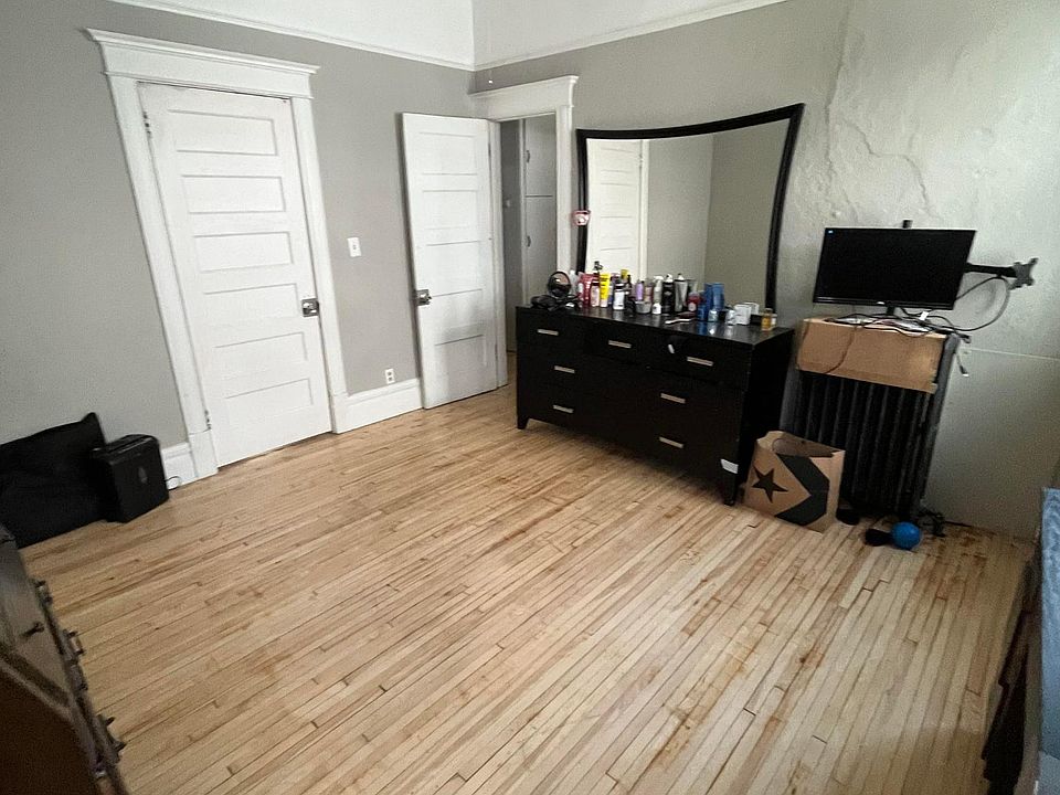 1st image of 1015 14th Ave SE