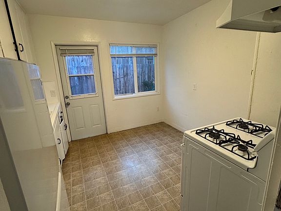2nd image of 4220 Noyes St APT 4