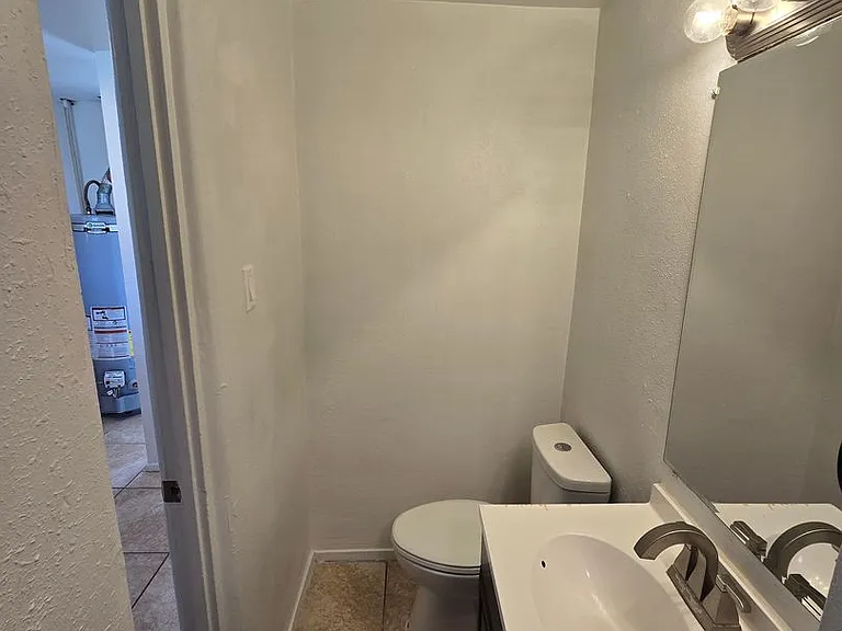 4811 Comanche Rd NE — Photo 3