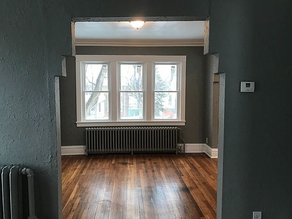 4th image of 391 Case Ave E
