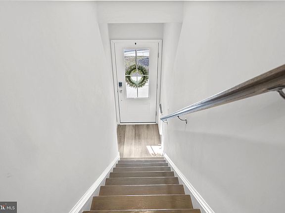 5th image of 402 Valeview Ln