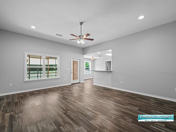 3rd image of 5806 Dogwood Dr E