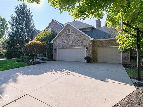 2nd image of 10777 Woodmont Ln
