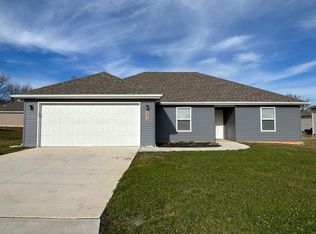 121 Pin Oak Dr, Aurora, MO 65605