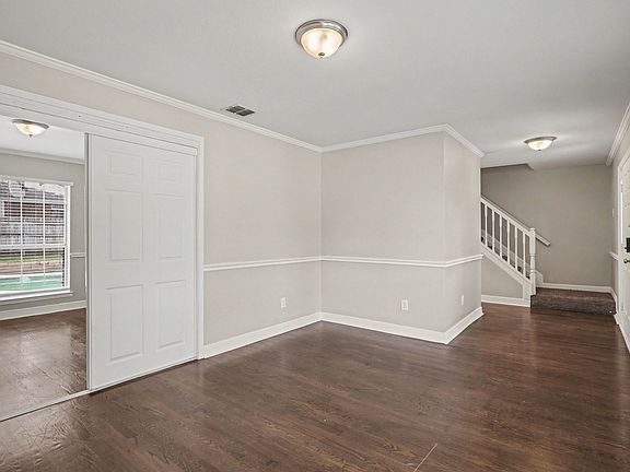 3rd image of 5400 Crater Lake Dr