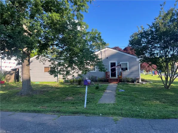 124 Taxus St, Chesapeake, VA 23320