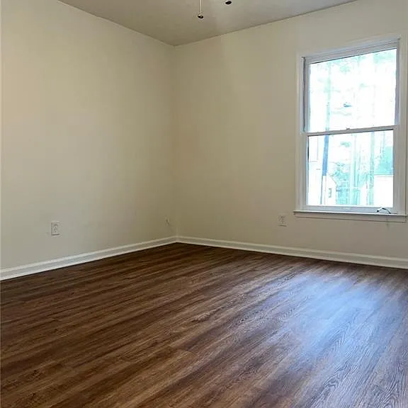 300 E Burns Ct SE #D — Photo 5