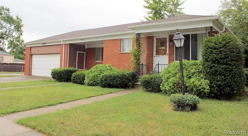 1st image of 907 Farnham Ave