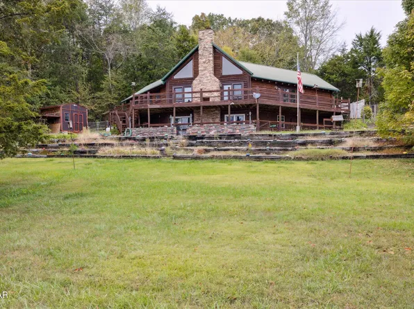 1469 Squire Fox Rd, Dandridge, TN 37725