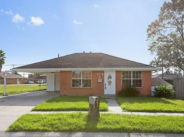 3009 Charles Dr, Chalmette, LA 70043