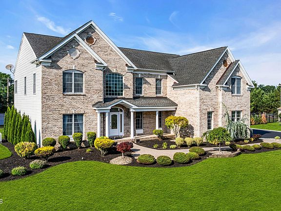 5th image of 80 Stream Bank Drive