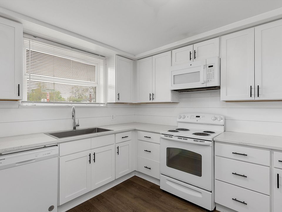 1st image of 464 W Jarvis Ave