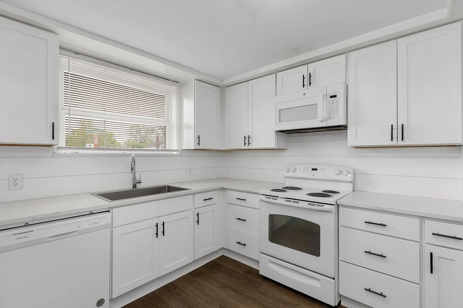 464 W Jarvis Ave photo 1