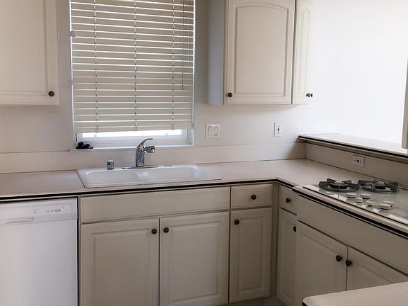 5th image of 319 Marguerite Ave #A