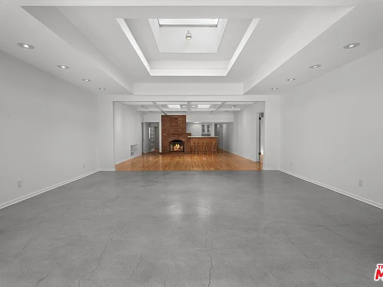 4031 Hollyline Ave — Photo 7