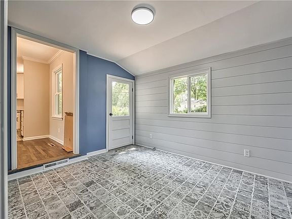 5th image of 7414 Riggs Ln