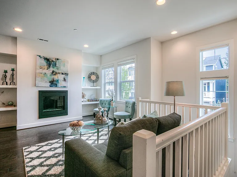 23804 SE 45th Pl — Photo 2