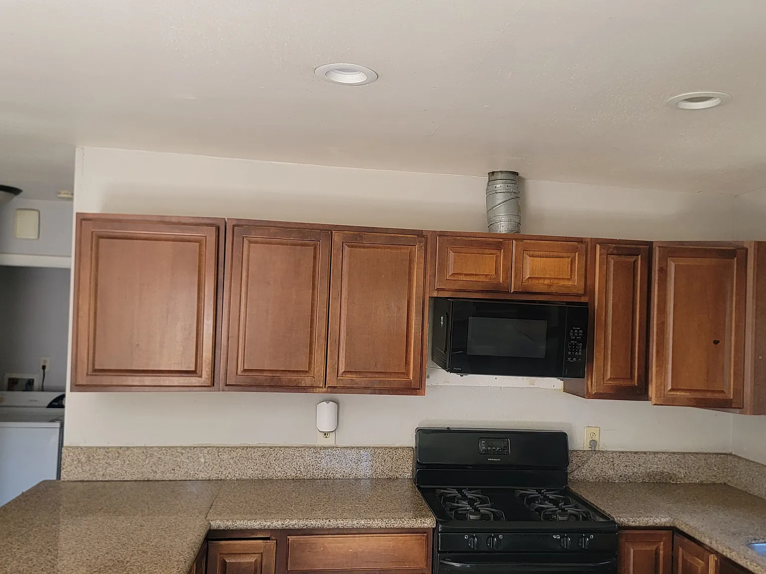 3 bed, 1300 sqft, $3,100 — Photo 4