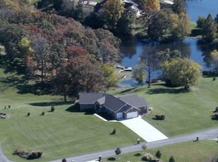 5 Eagle Lake Dr, Columbia, IL 62236