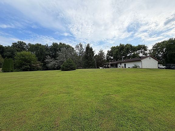 3rd image of 17852 N Livingston Rd
