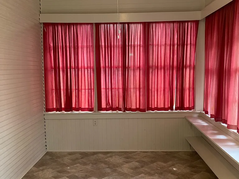421 Rutherford St — Photo 34