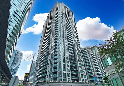 19 Grand Trunk Cres Photo 1