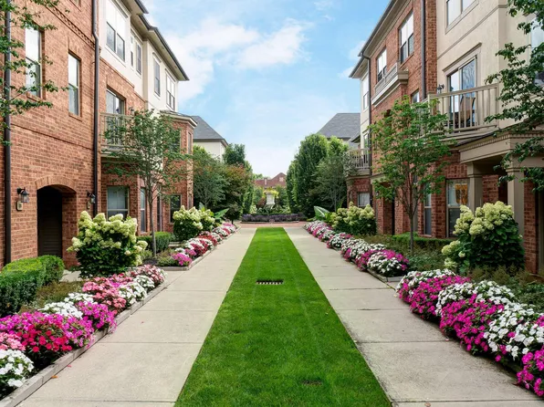 24 W Russell St, Columbus, OH 43215