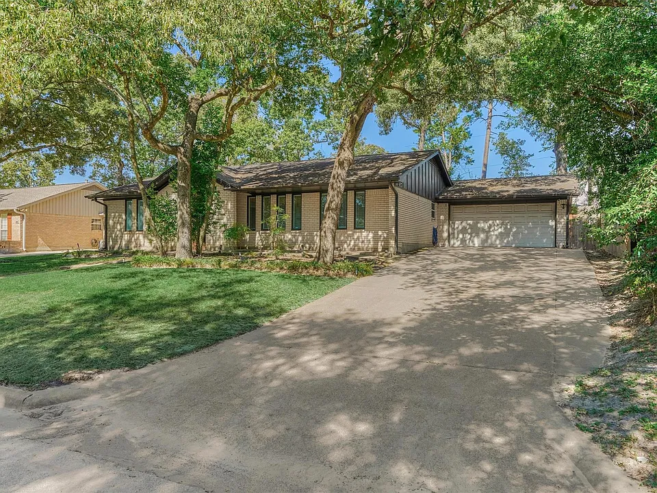 402 Shadywood Cir