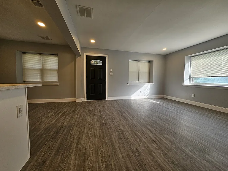 8714 Verree Rd — Photo 4