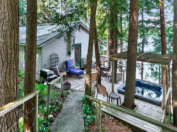 701 Davern Ln, Tay Valley, ON K0H 2B0