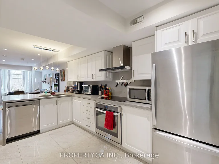 635 Christie St #UPPER — Photo 7