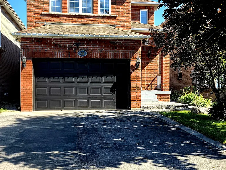 99 Purcell Cres — Photo 3