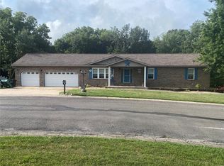 34101 Sailboat Ct, Brighton, IL 62012