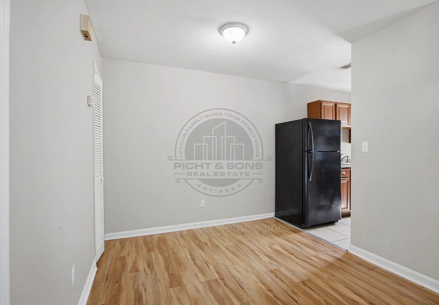 1 bed, 1.0 bath, $875 — Photo 4