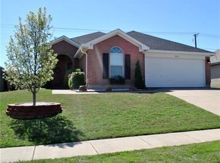 1015 Andrew St, Burleson, TX 76028