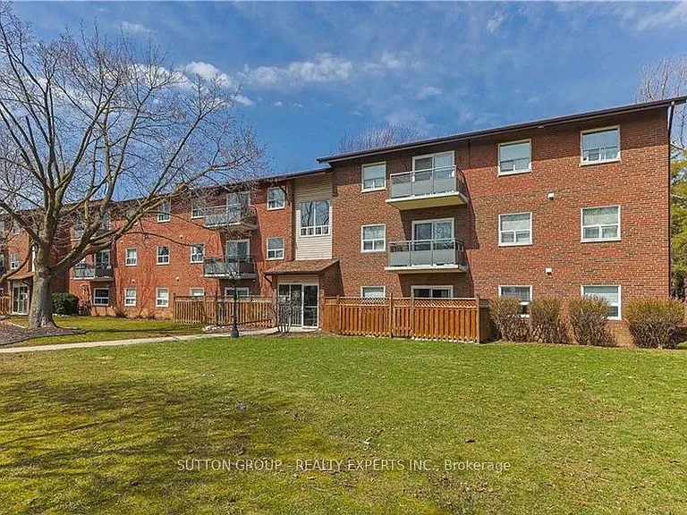 612 Grey St #18 — Photo 5