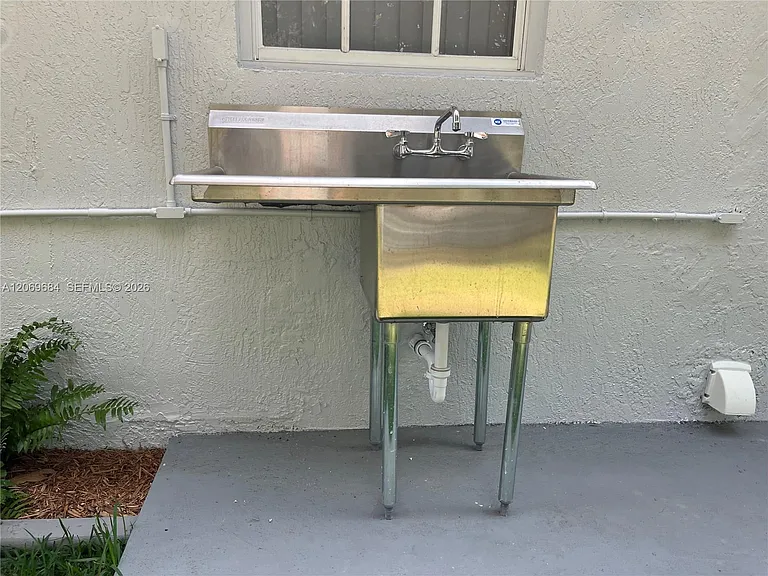 2231 NW 9th Pl — Photo 18